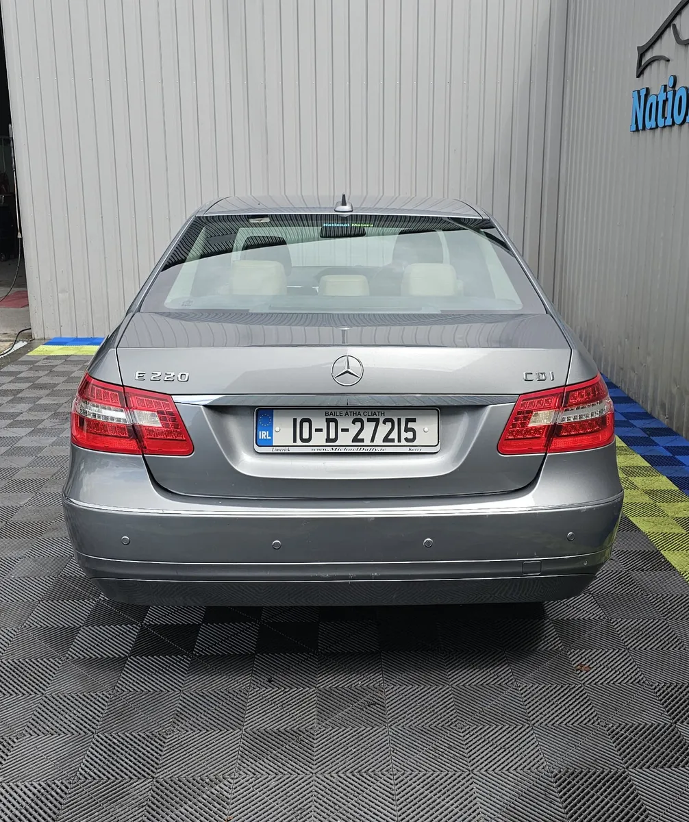 2010 Mercedes-Benz E-Class 220 Avantgarde - Image 4