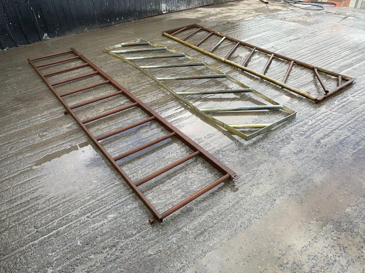 Selection of Feed Barriers (10ft–12ft) - Image 2