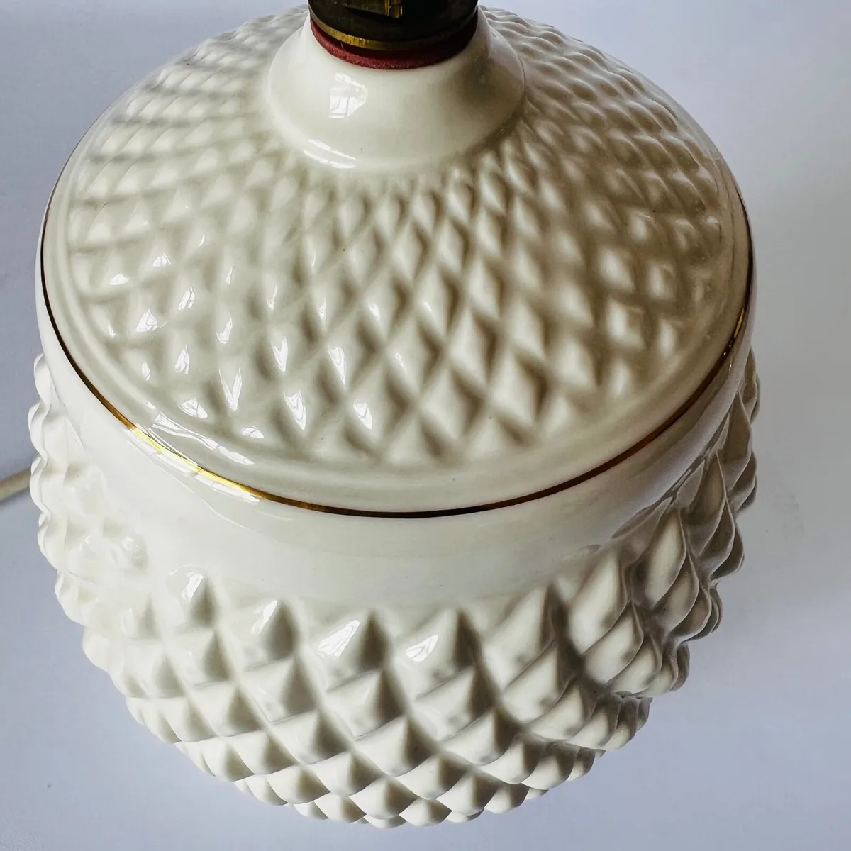 Belleek diamond pineapple lamp vintage - Image 3