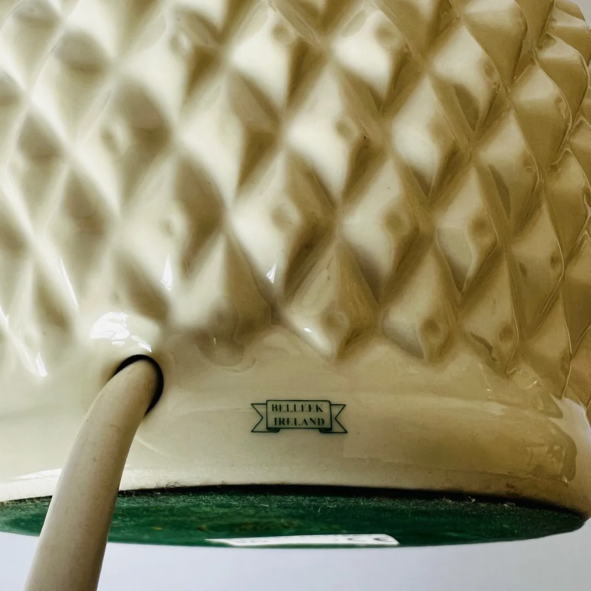 Belleek diamond pineapple lamp vintage - Image 4