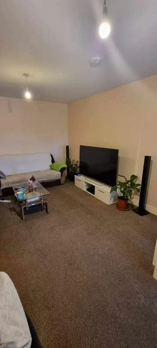 Room - Image 4