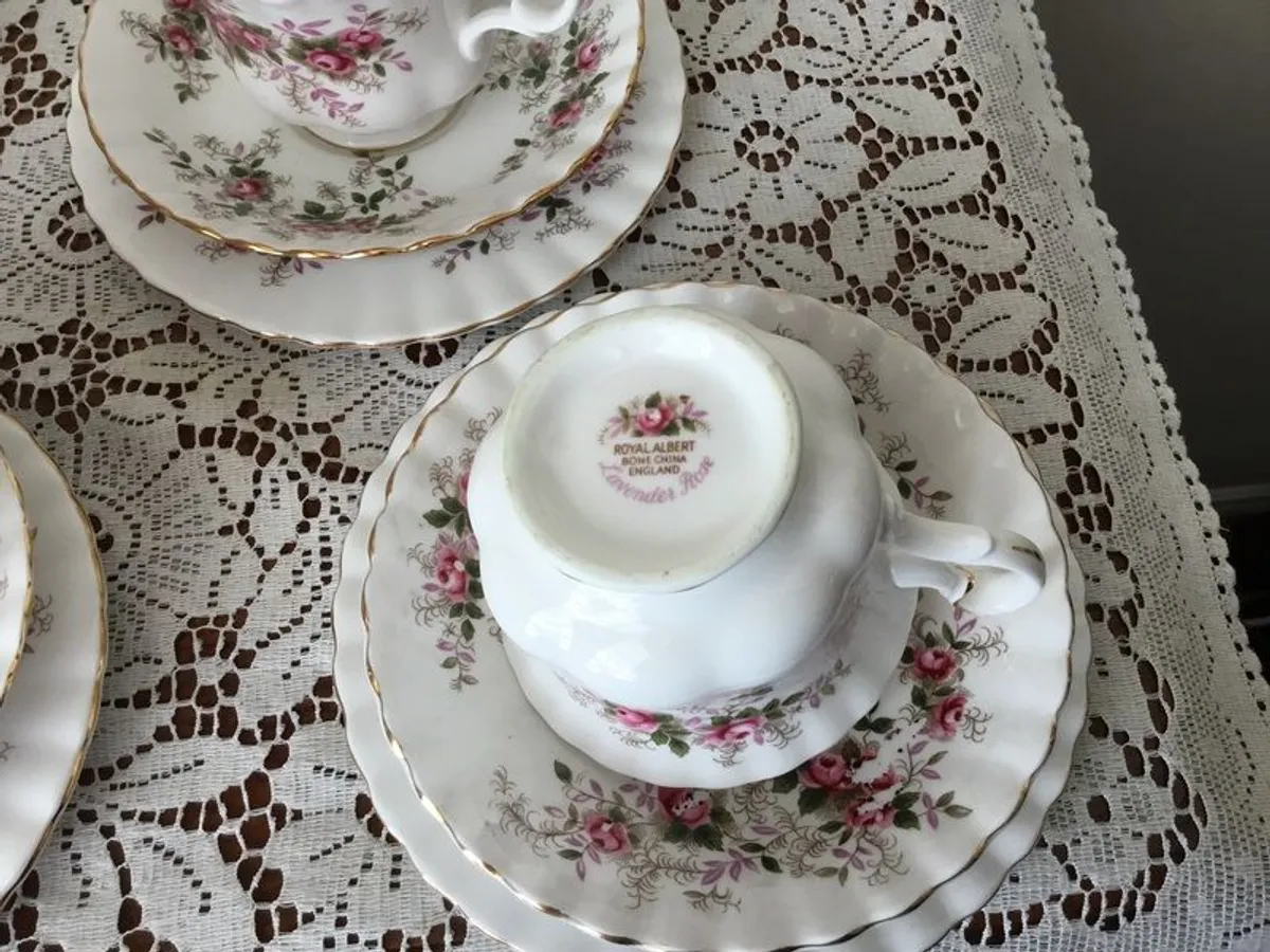 Twenty two piece Royal Albert Lavender Rose tea set - Image 3