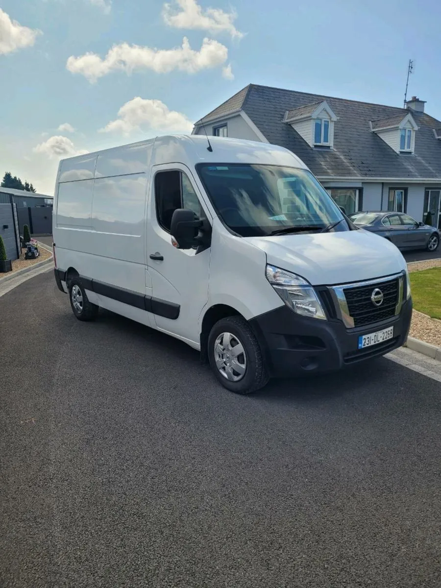 2023 Nissan interstar - Image 1
