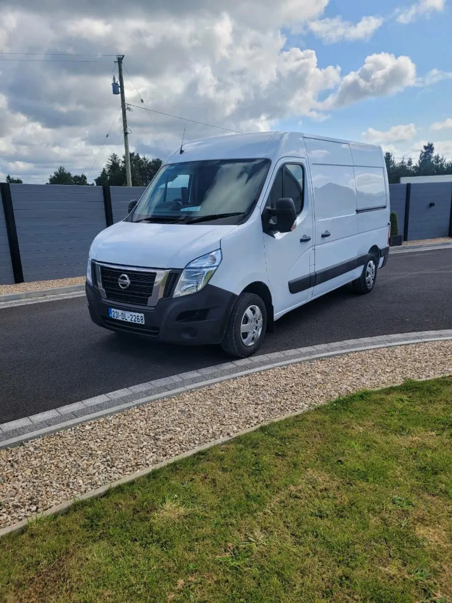 2023 Nissan interstar - Image 2
