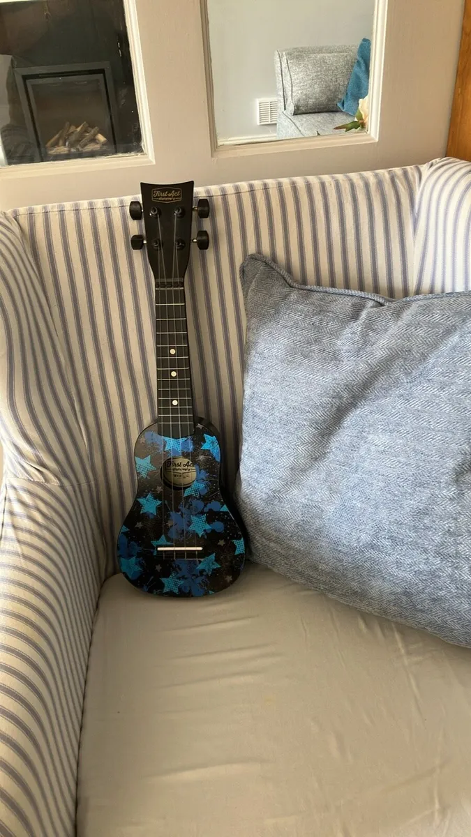 Ukulele - Image 1
