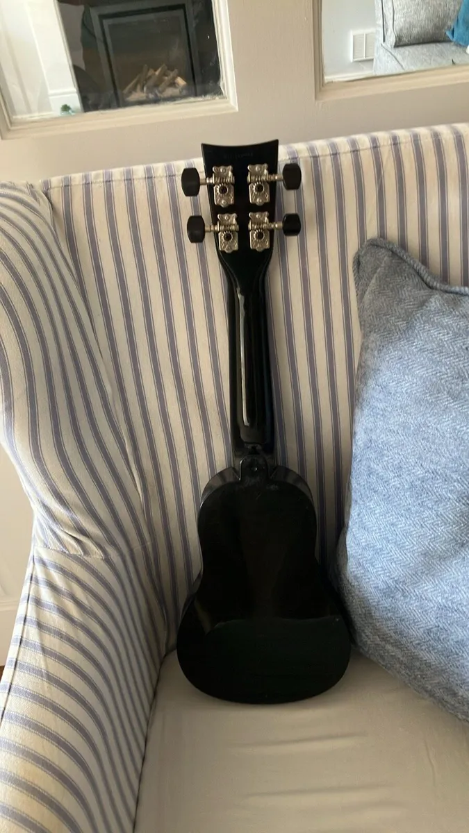 Ukulele - Image 2