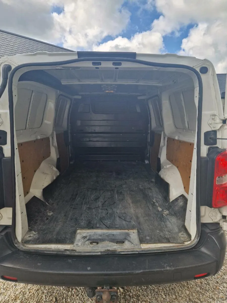 Van - Image 4