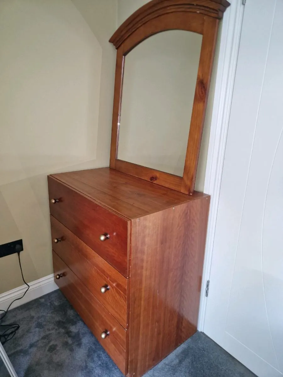 Chest of drawers with mirror Free to go - Image 1