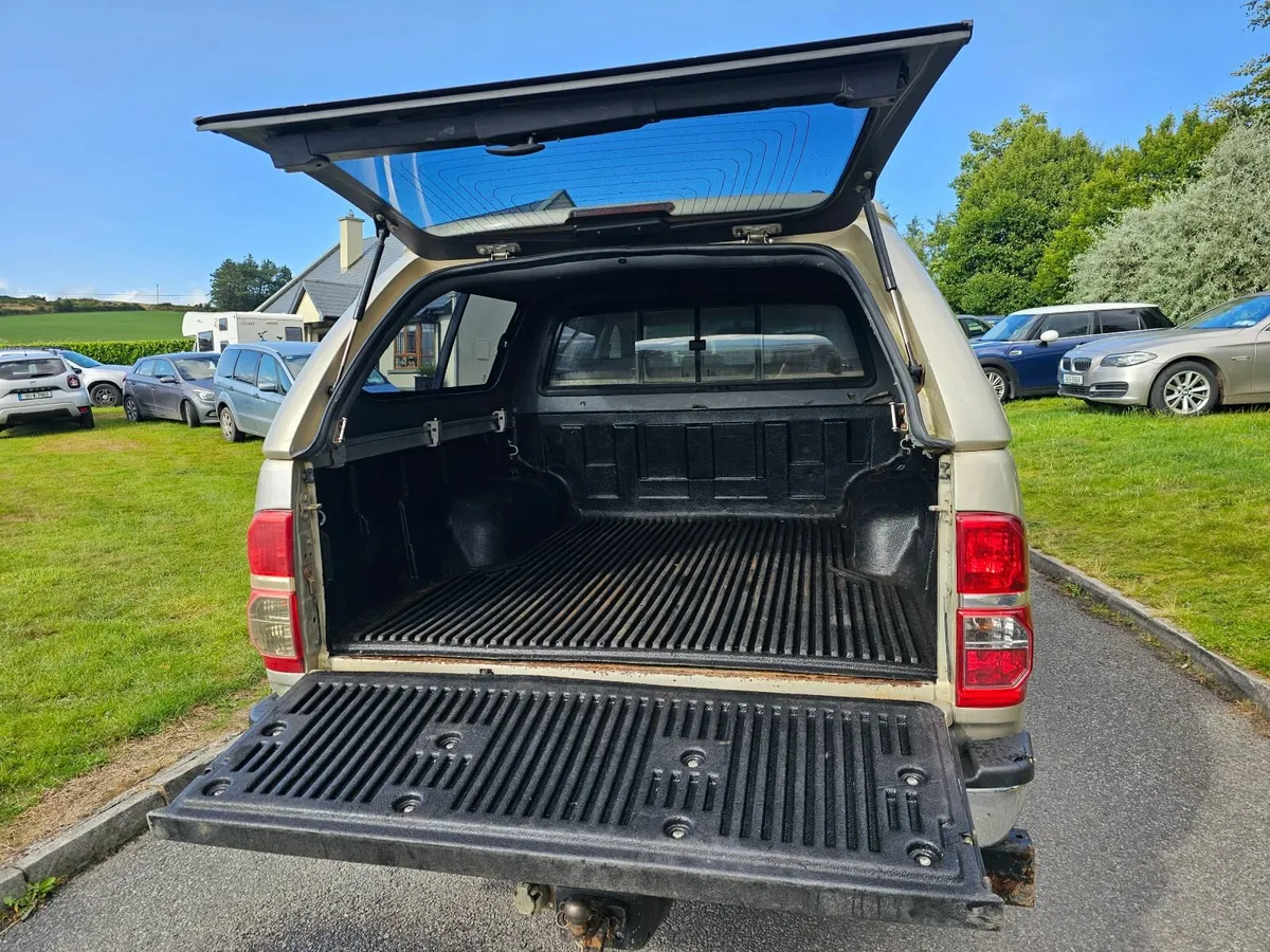Toyota Hilux 2015 Automatic - Image 3