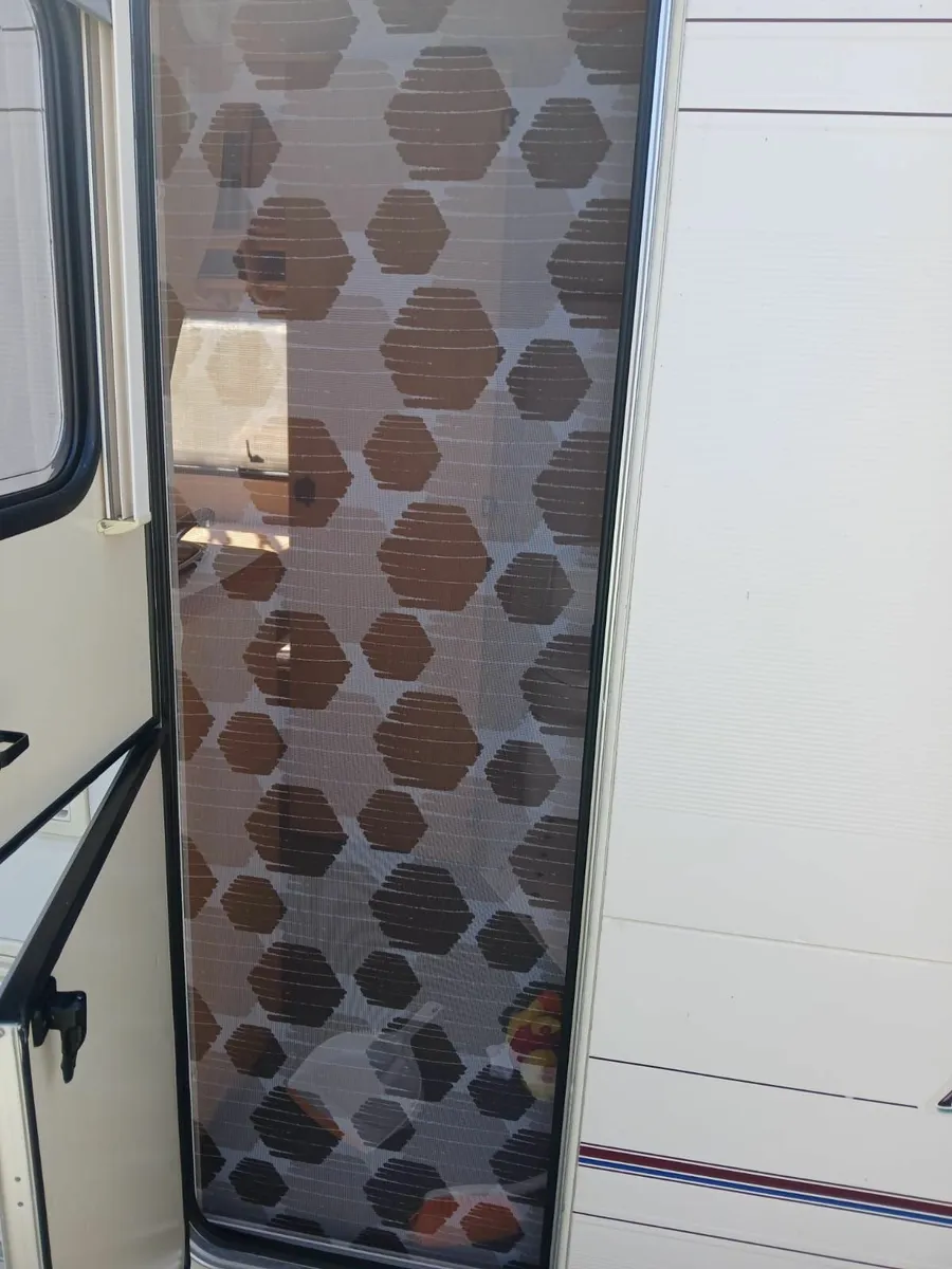Pageant Bailey Caravan - Image 3