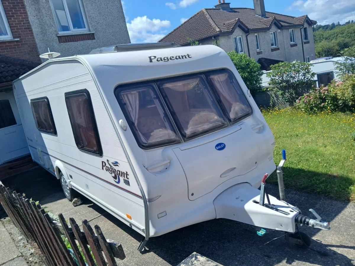 Pageant Bailey Caravan - Image 2