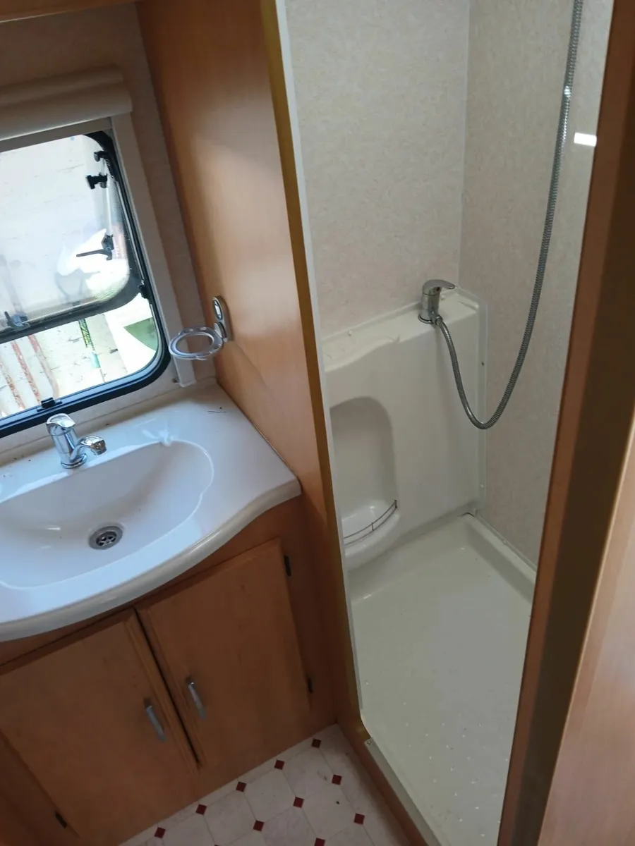 Pageant Bailey Caravan - Image 4