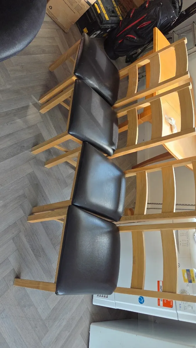 table and chairs - Image 3