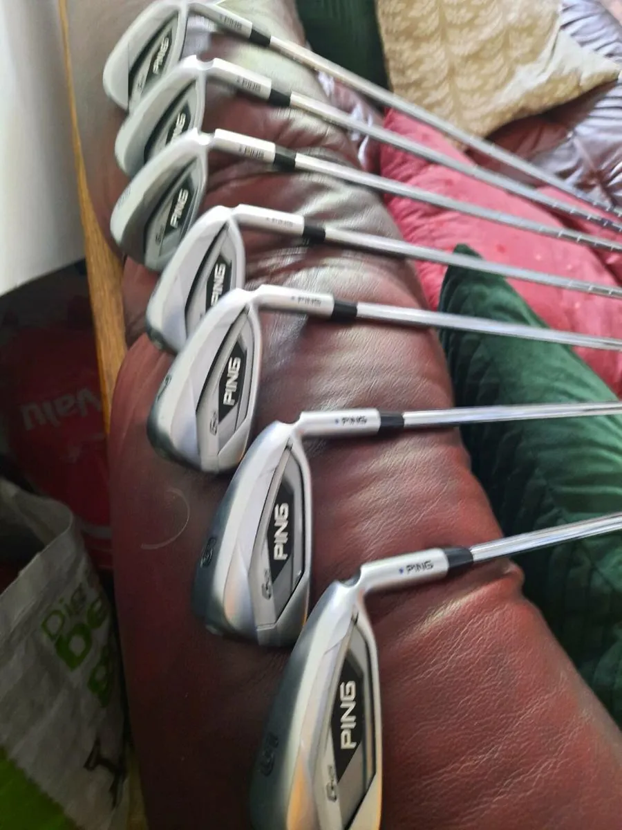 Set of golf clubs - Image 1