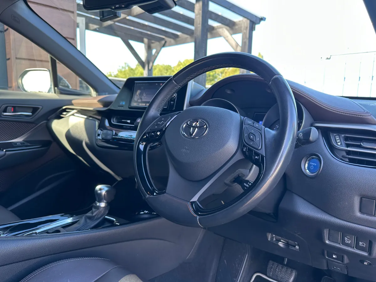 Top Spec - Leather interior - Self Charge Hybrid - Image 4