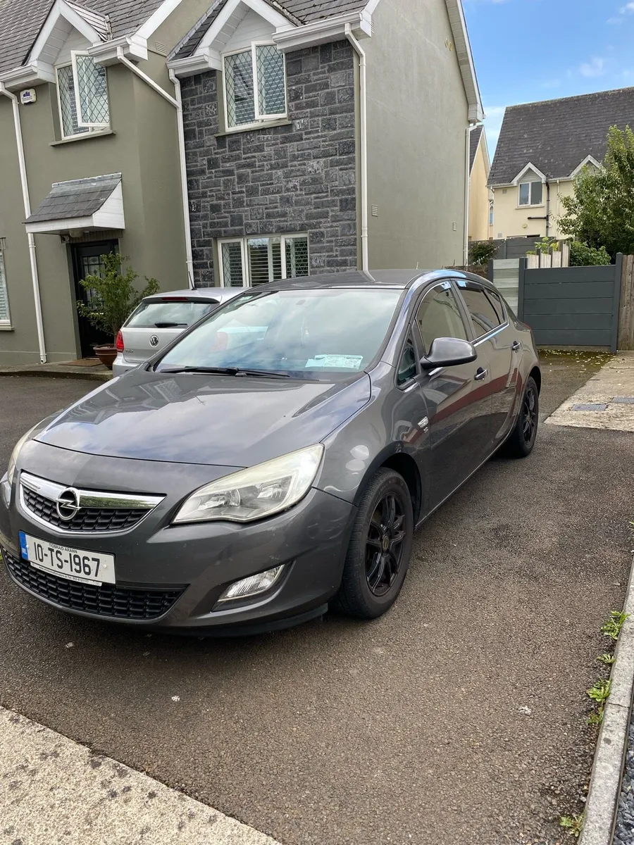 Opel Astra *Low Mileage* - Image 2