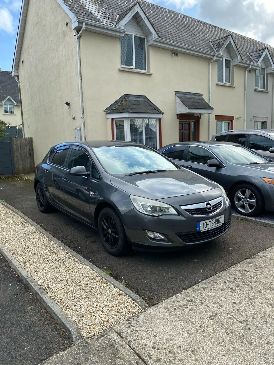 Opel Astra *Low Mileage* - Image 3