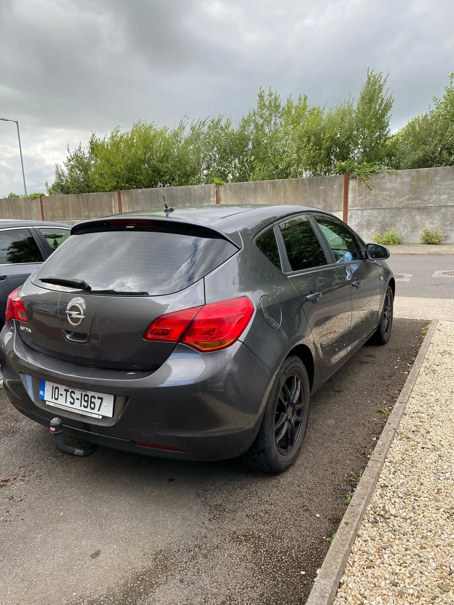 Opel Astra *Low Mileage* - Image 4