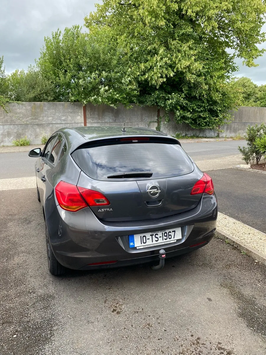 Opel Astra *Low Mileage* - Image 4