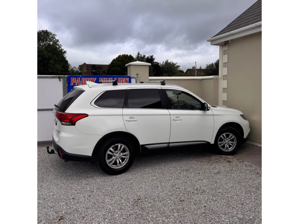 Mitsubishi Outlander 4WD 6MT N1 17MY 4DR - Image 4