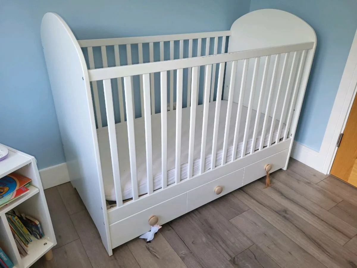Cot bed - Image 1