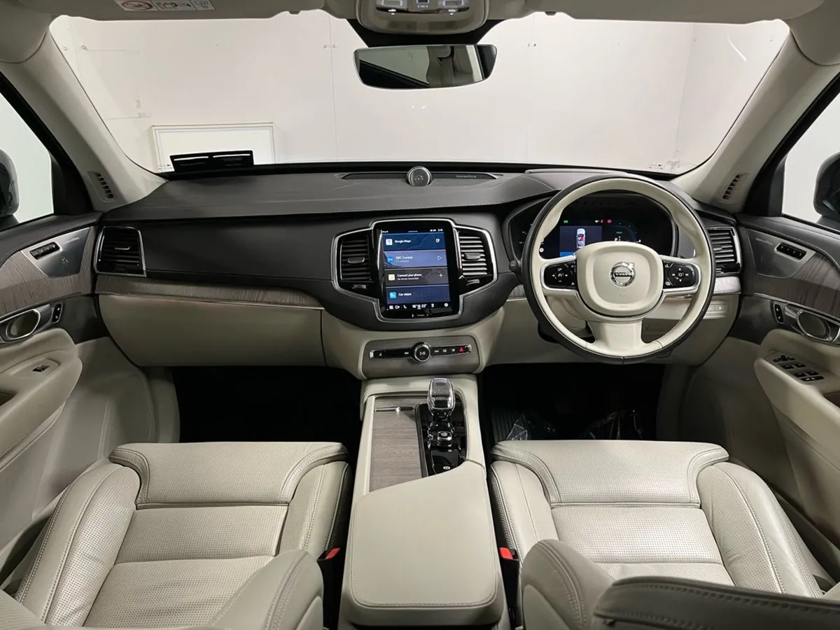 Volvo XC90 Ultimate T8 Recharge AWD - Reversing C - Image 4