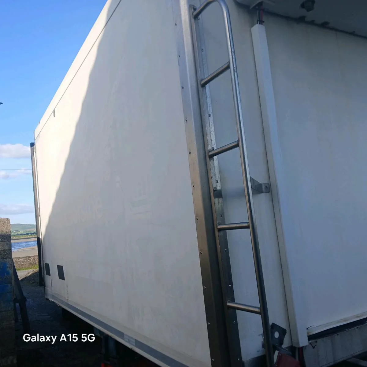 14 ft insulated body. - Image 1