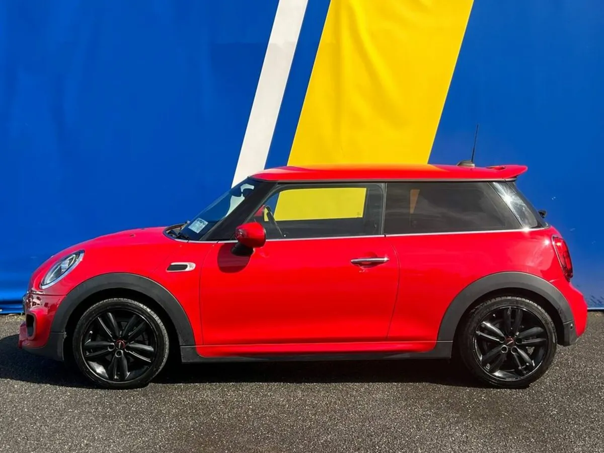 Mini Cooper SPORT JOHN COOPER WORKS PACK 1.5 // SP - Image 3