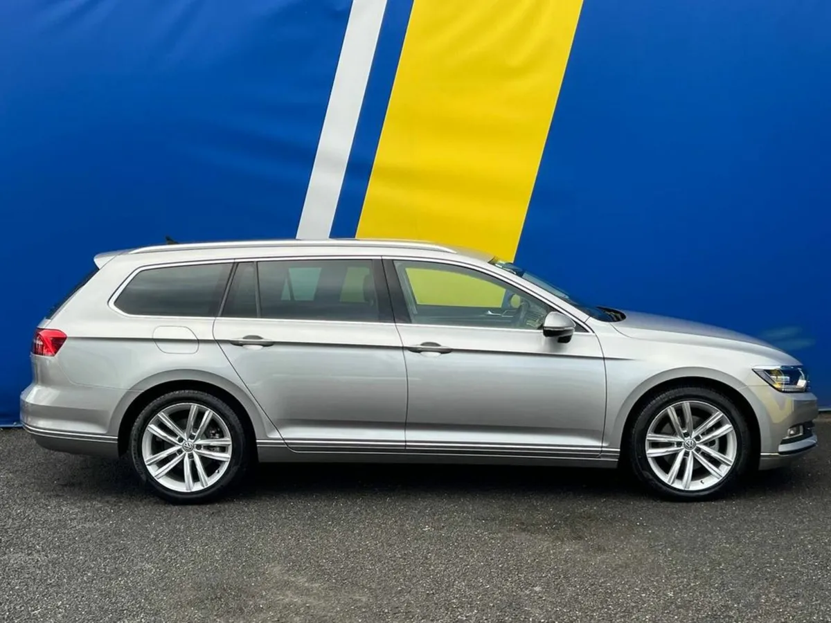 Volkswagen Passat HIGHLINE 1.4 TSI AUTO // LEATHER - Image 2