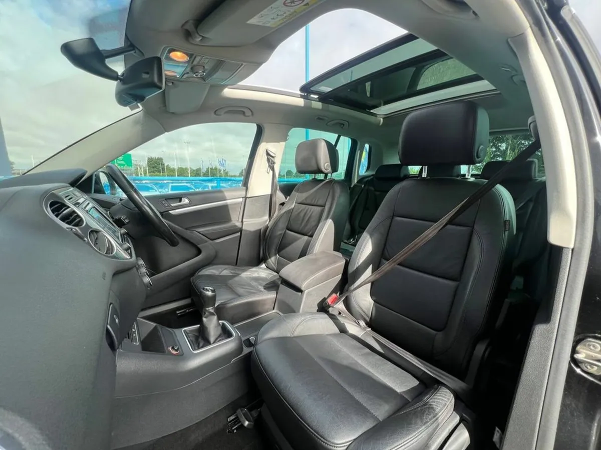 Volkswagen Tiguan SPORT 2.0 TDI // FULL SERVICE HI - Image 2