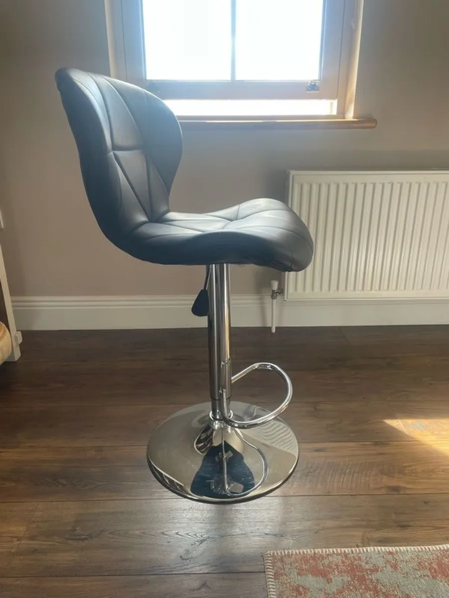 Island chairs - Image 1