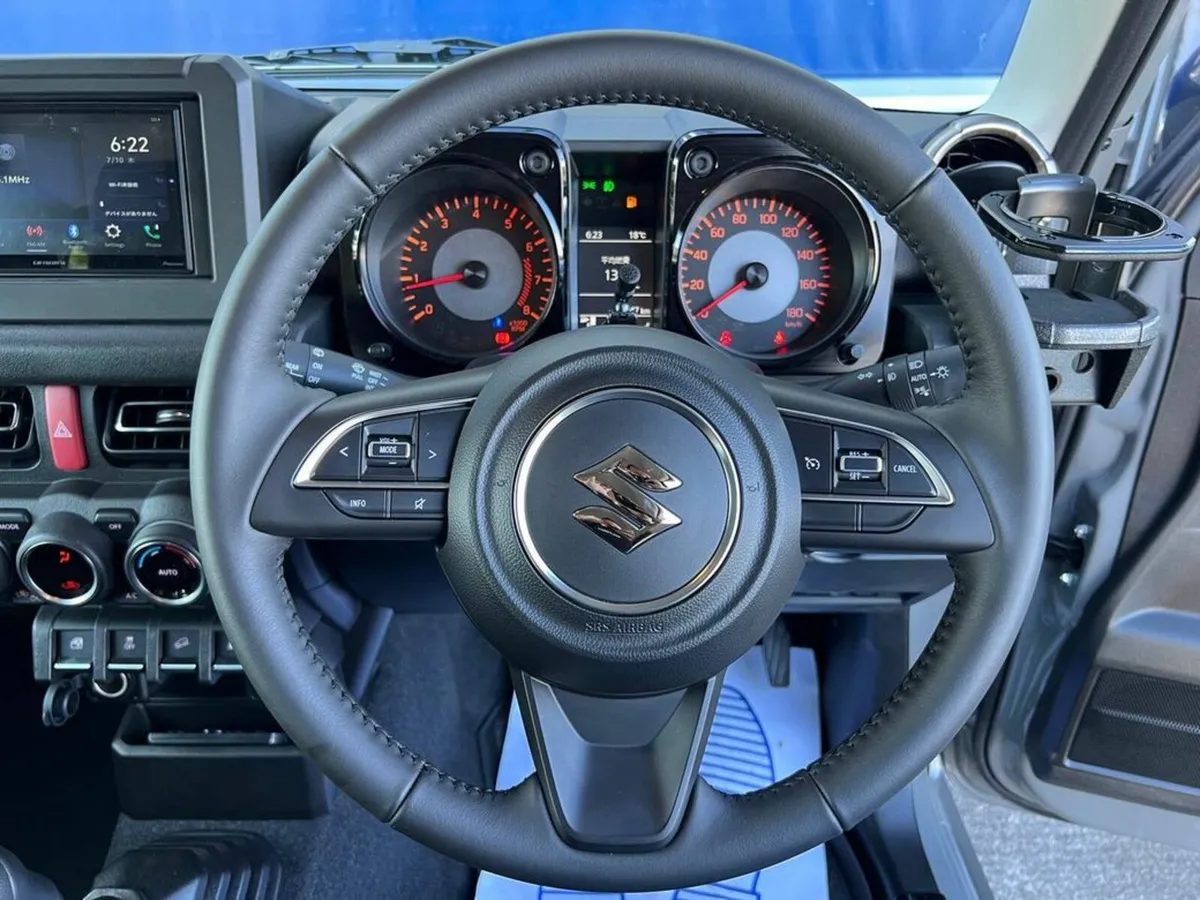 Suzuki Jimny 1.5 AWD // MANUAL MODEL // VERY LOW M - Image 4