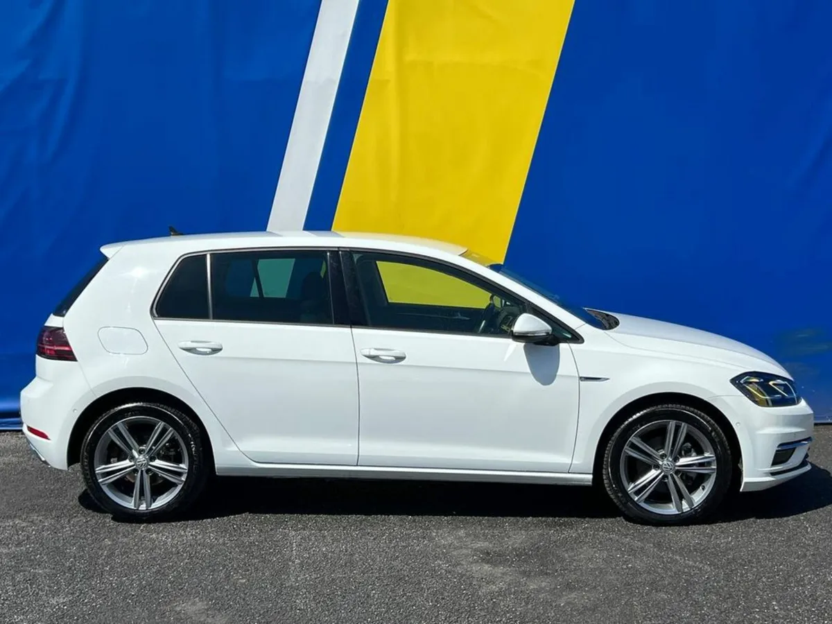 Volkswagen Golf HIGHLINE 2.0 TDI AUTO ** HIGH SPEC - Image 2