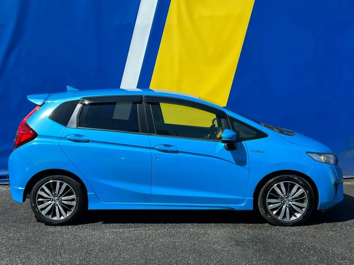Honda Fit SPORT 1.5 HYBRID AUTO // NEW NCT // 16" - Image 2