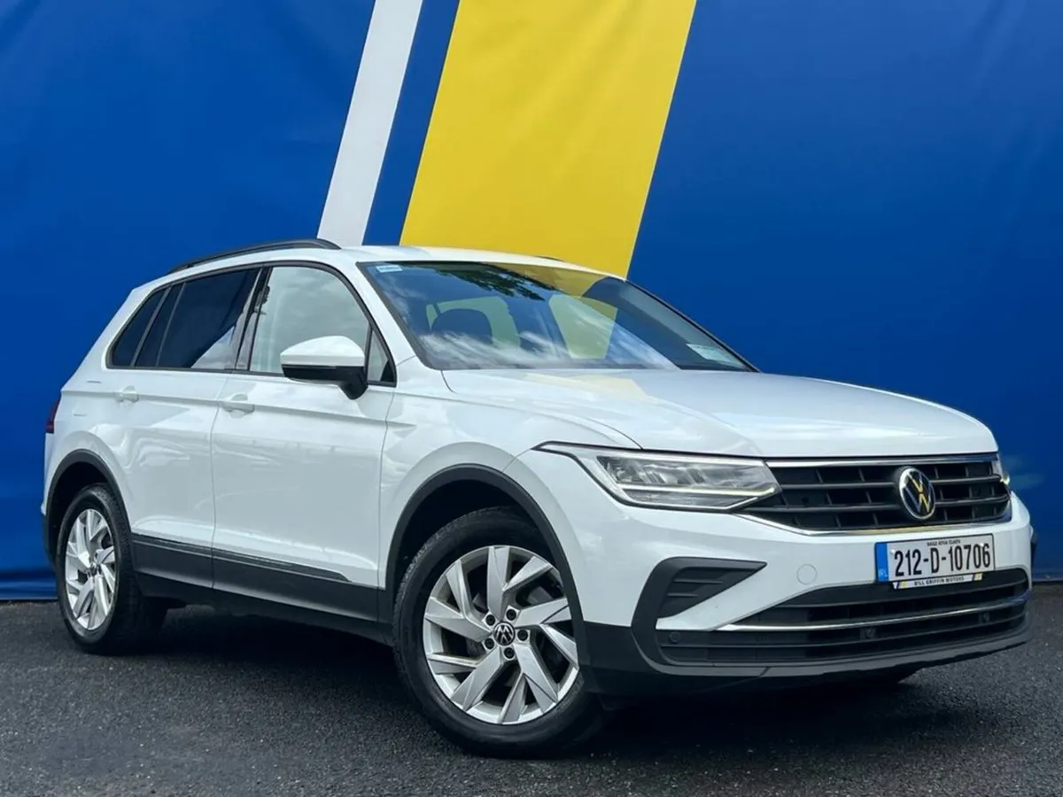 Volkswagen Tiguan LIFE 2.0 TDI // REVERSE CAMERA / - Image 1
