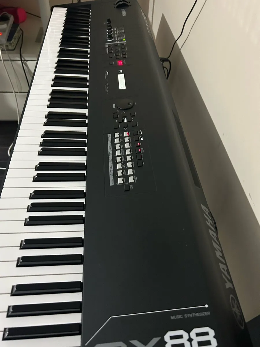 Yamaha MX88 - Image 3