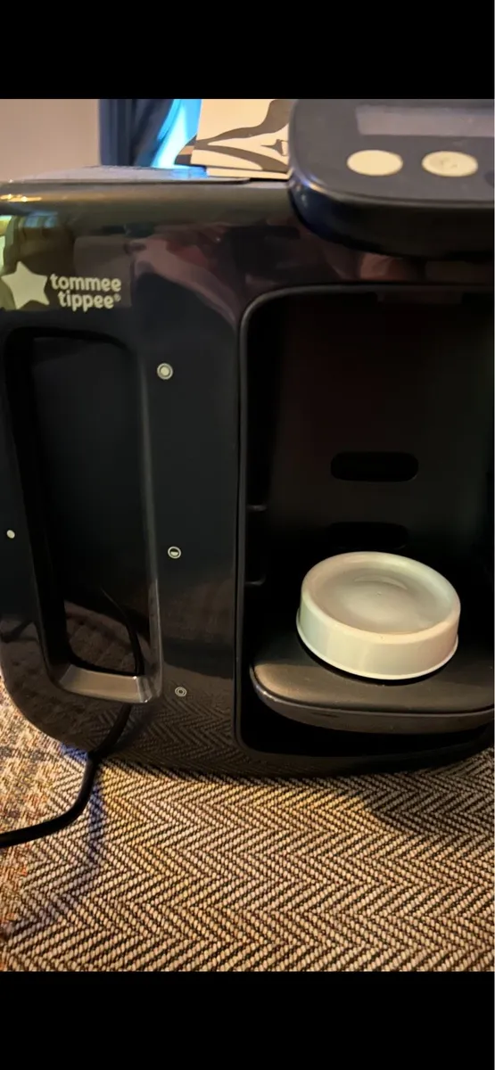 Baby bottle maker