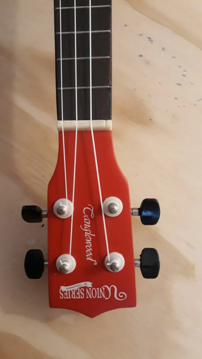 ukulele - Image 3