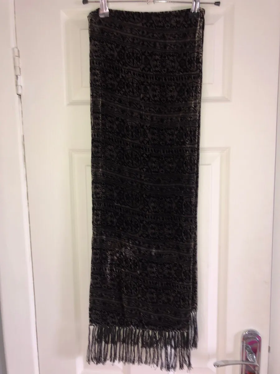 Ladies stunning scarf €10 - Image 4