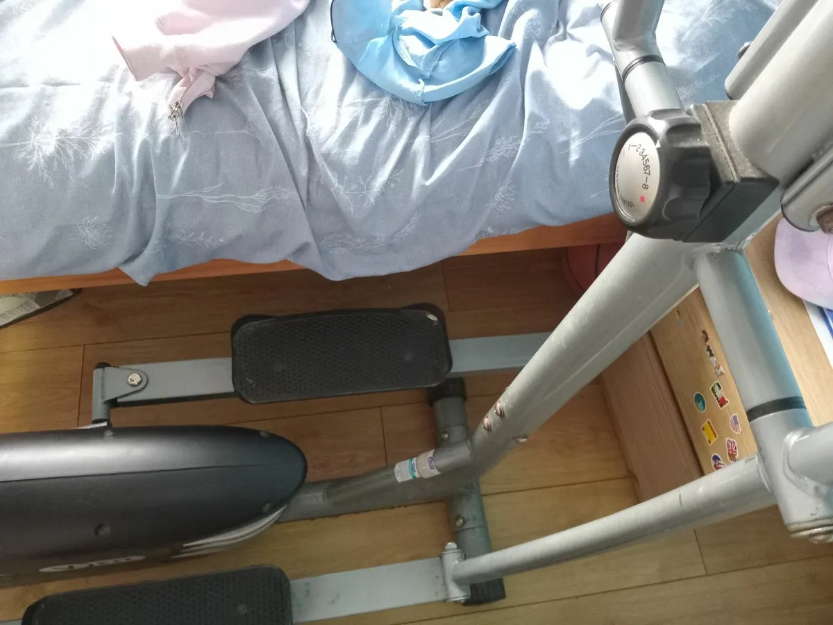 Cross Trainer free to take away - Image 4