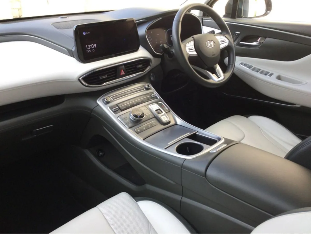Hyundai Santa Fe Phev 5DR Auto - Image 3