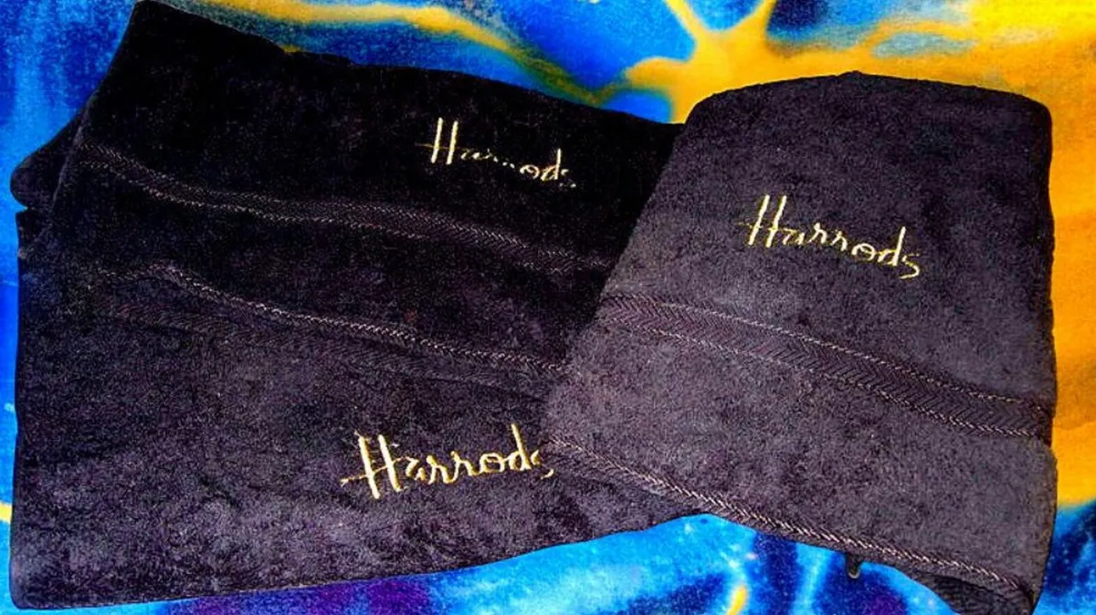 BNWT Harrods Towel Set - Image 3