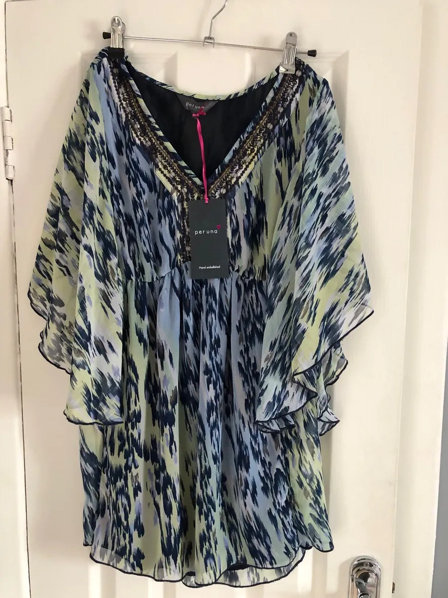 Ladies BNWT stunning top size 8 €30 - Image 1