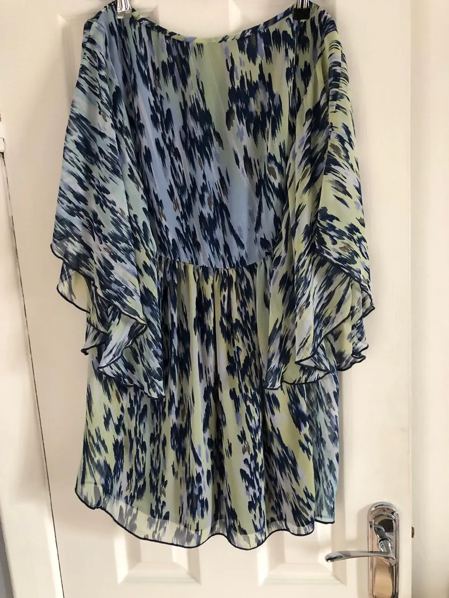 Ladies BNWT stunning top size 8 €30 - Image 2
