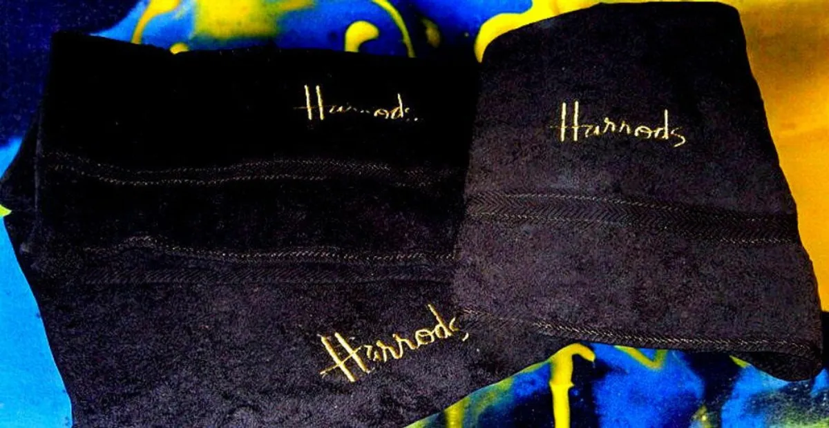 BNWT Harrods Towel Set - Image 1