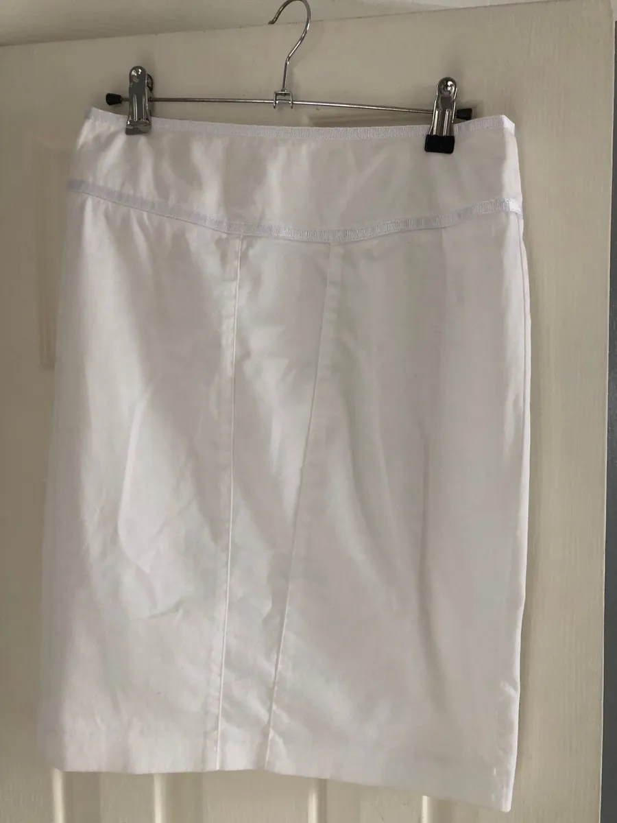 Ladies stunning skirt size 8 €10 - Image 1