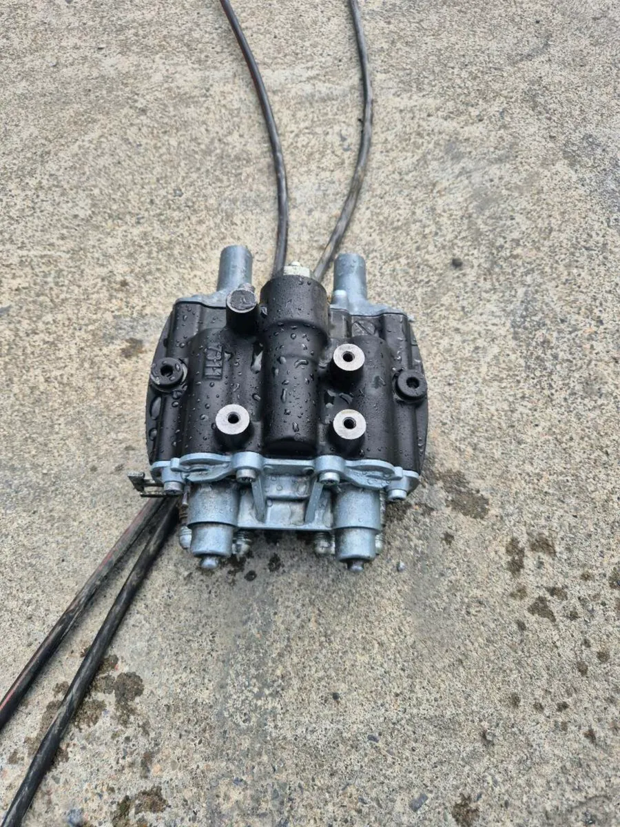 Quickie  loader valve chest - Image 1
