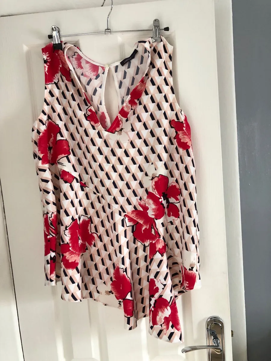 Ladies stunning top size 12 €5 - Image 1