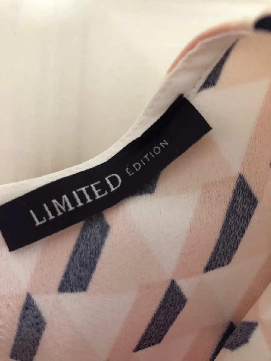 Ladies stunning top size 12 €5 - Image 2