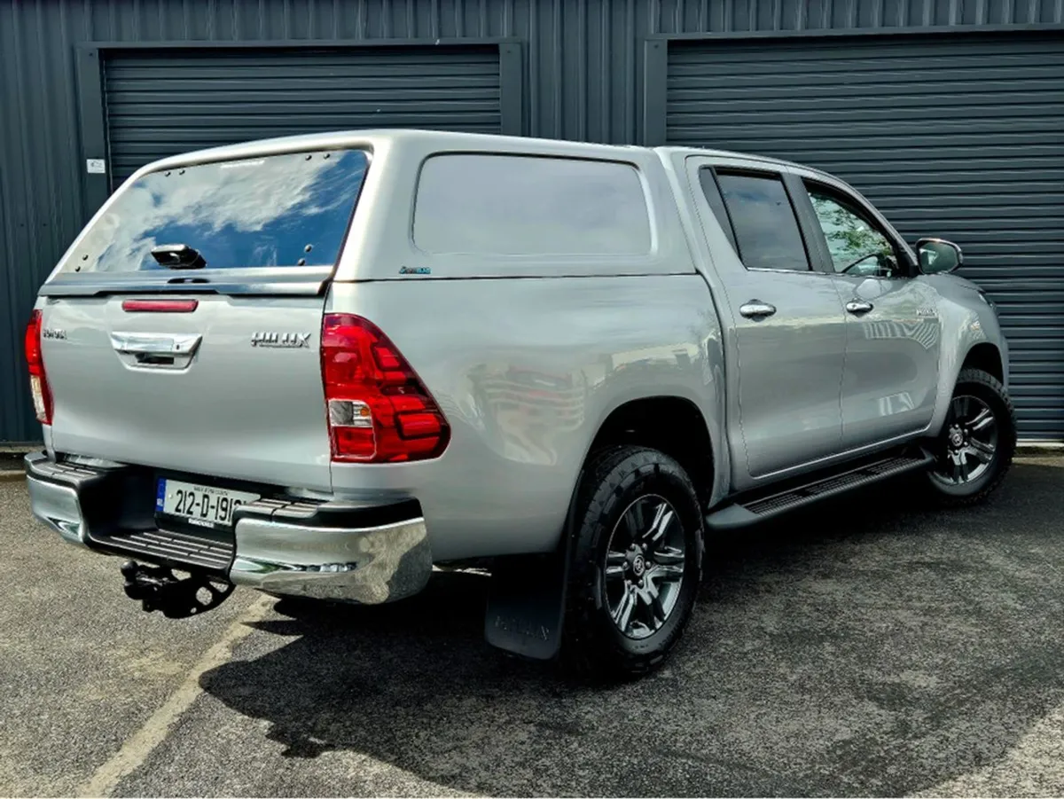Toyota HiLux 2.4 Double CAB SR5 4DR - Image 4